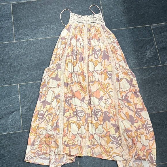 Olivaceous Dresses & Skirts - Floral midi Dress with Lace Detail and pockets